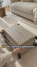 Umre Bavulu – Kadın: 2 Müslin Takım + 5 Çift Çorap + Seccade + Hijyen Seti